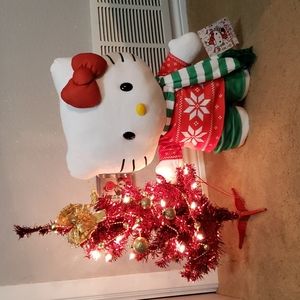 Hello Kitty Holiday Greeter